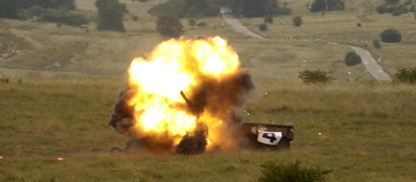 Ολοκληρωτική καταστροφή δύο τουρκικών αρμάτων μάχης από τις γυναίκες του ΡΚΚ!